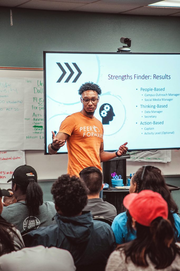 peer leader guides students through strengths finder workshop