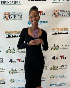 Peer Leader Nicari poses with an award